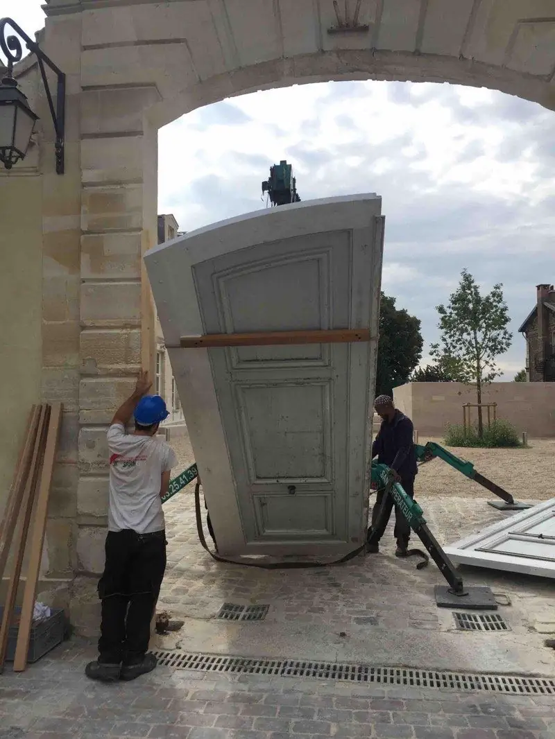Porte cochère, Château Laboissière, Fontenay-aux-Roses (92) — en cours de pose