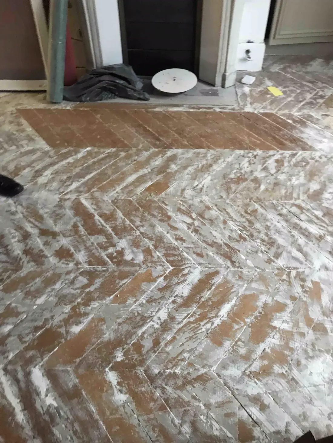 Restauration et vitrification d’un parquet, Paris — avant travaux