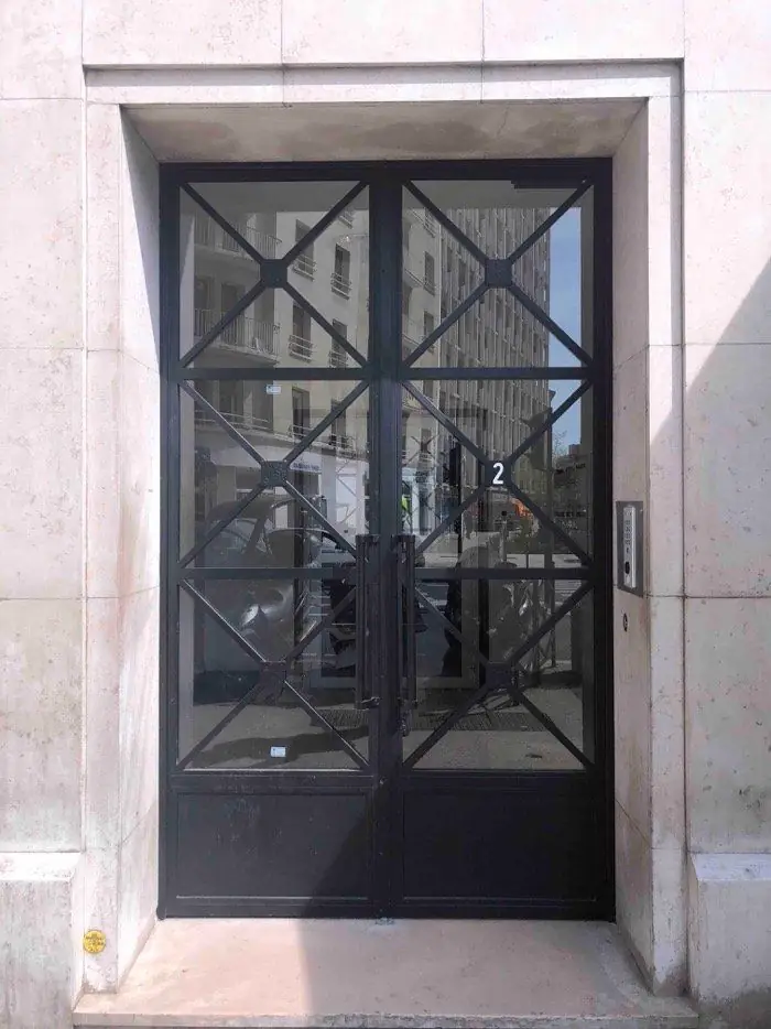 Porte en acier, 2 rue de Colombes, Courbevoie (92) — après travaux