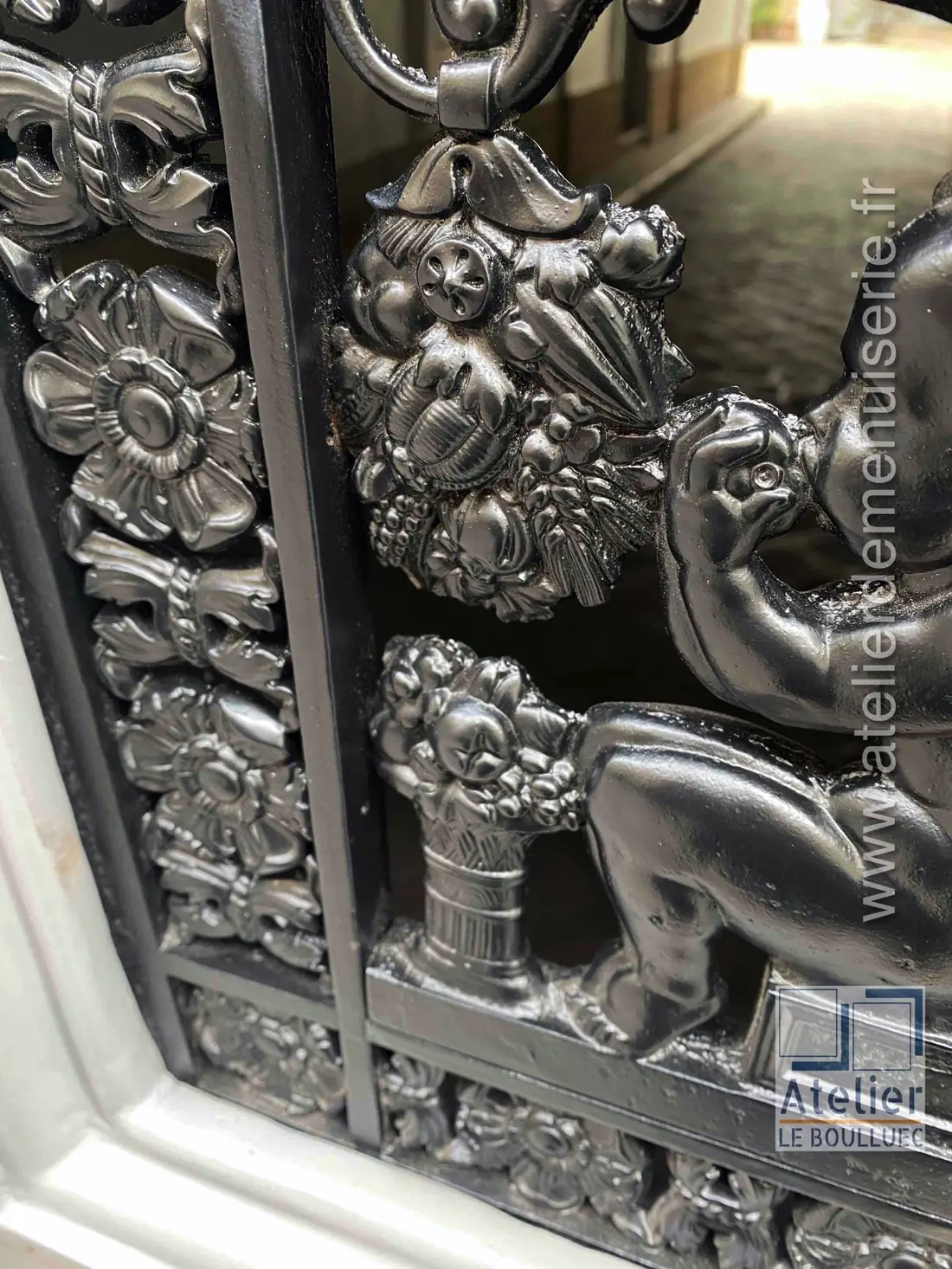 Porte cochère, 4 rue Chauveau-Lagarde, Paris 8e — détail
