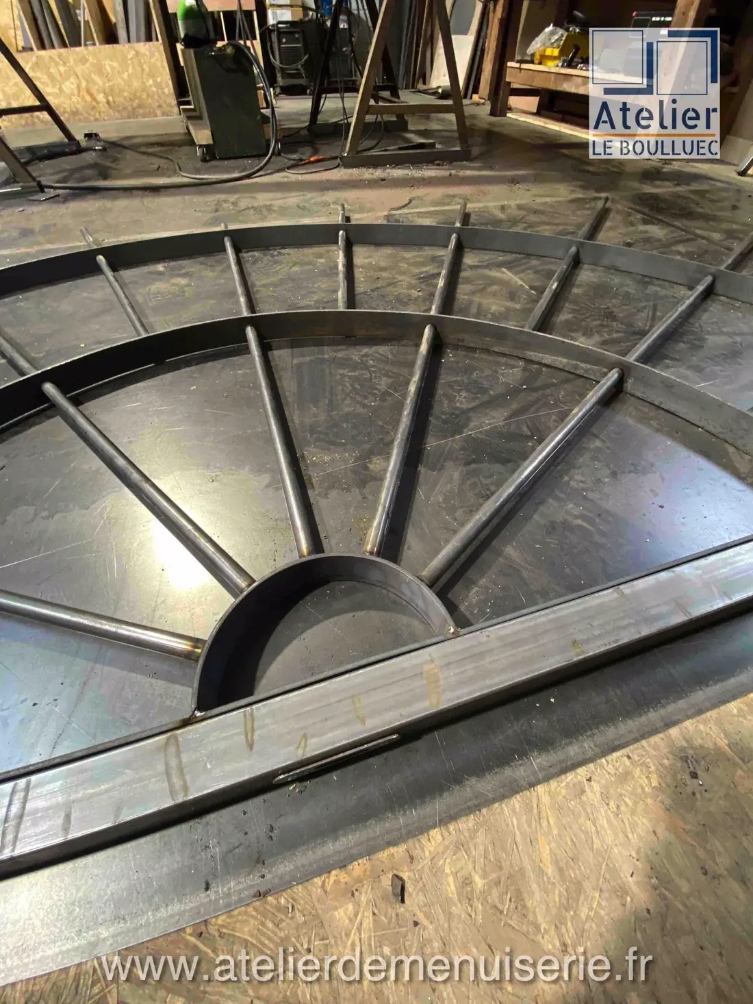 Porte sas en acier, 10 rue de Saintonge, Paris 3e — en atelier