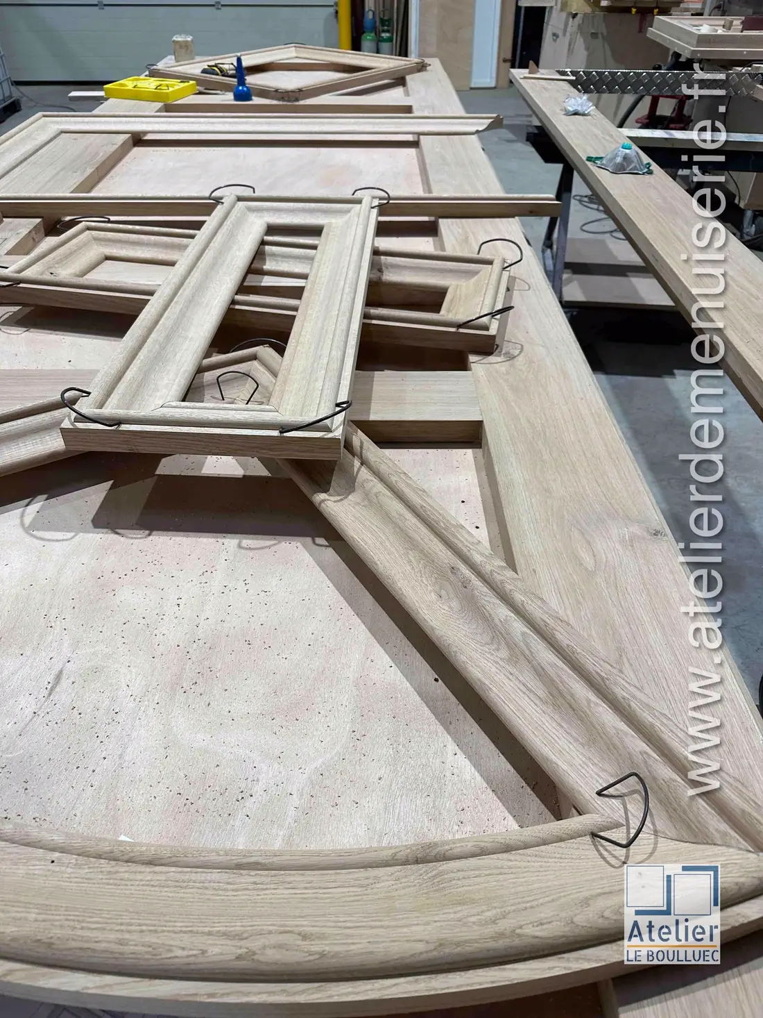 Porte sur rue, 13 rue Las Cases, Paris 7e — en atelier