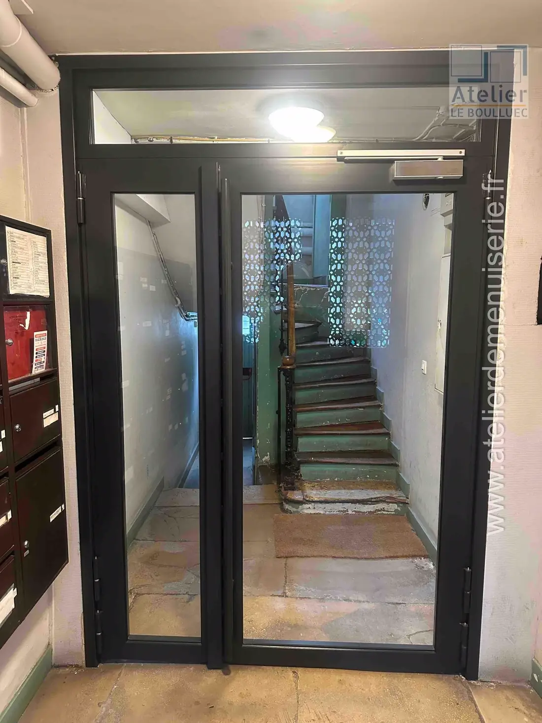 Porte sas en acier, 23 rue des Trois-Bornes, Paris 11e — après travaux