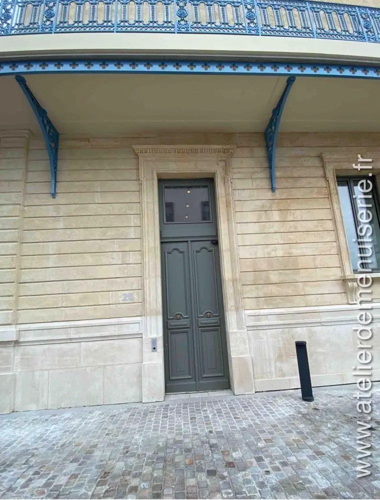 Façade du bâtiment Lescoeur, menuiseries extérieures reprises